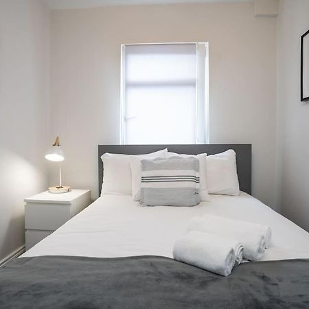 Cozy Townhouse, Walking Distance To Belfast City Exterior foto
