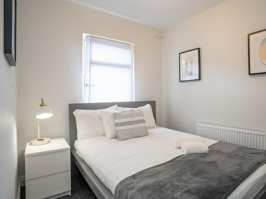 Cozy Townhouse, Walking Distance To Belfast City Exterior foto