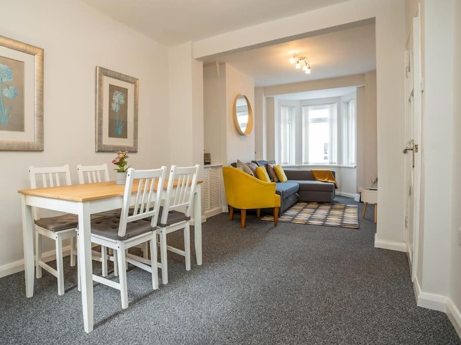 Cozy Townhouse, Walking Distance To Belfast City Exterior foto